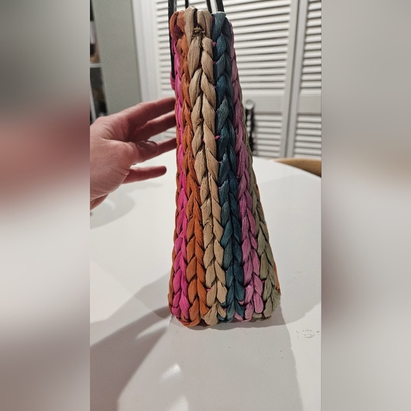 Woven Corn husk rainbow tote bag with wooden circle handles. NWOT - Picture 5 of 8